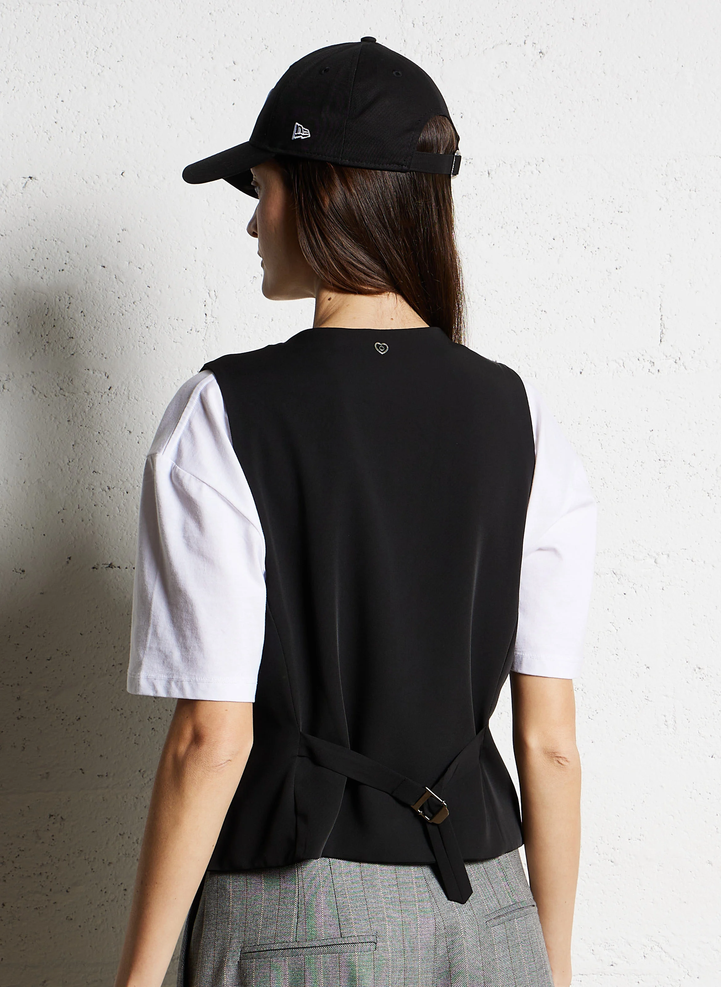 Gilet cintré sans manches à col V| Noir