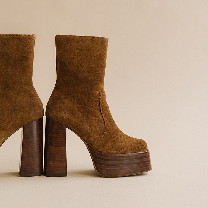 Boots à plateformes et bouts carrés  en croute tabac