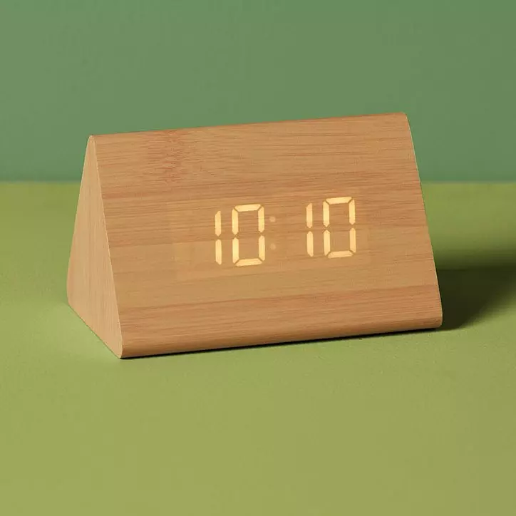 Réveil digital en bois (7 x H8 cm) Wake up