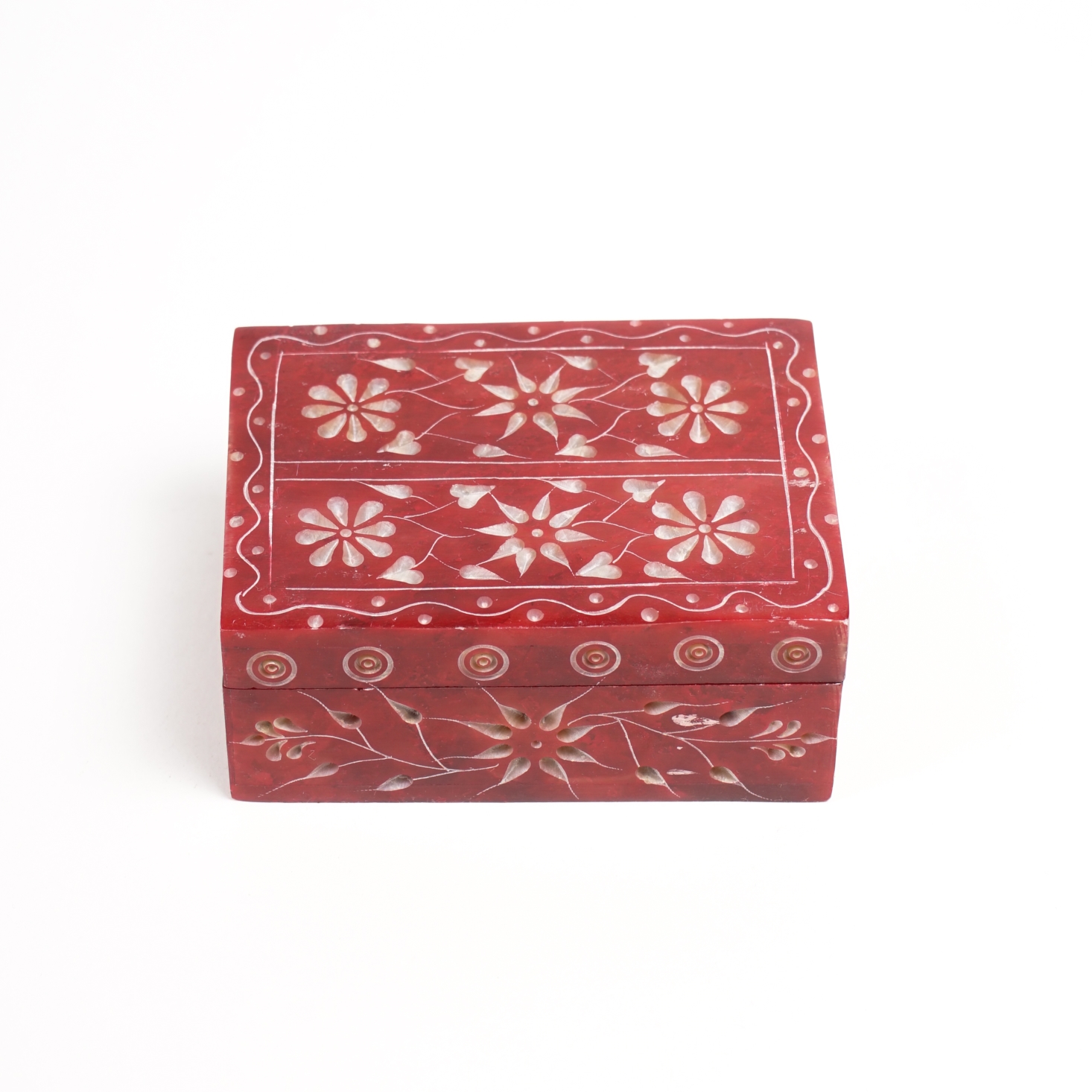 Dose 'Blume', aus Naturstein, rot, L 7 cm, B 10 cm, H 4 cm von fischer's lagerhaus
