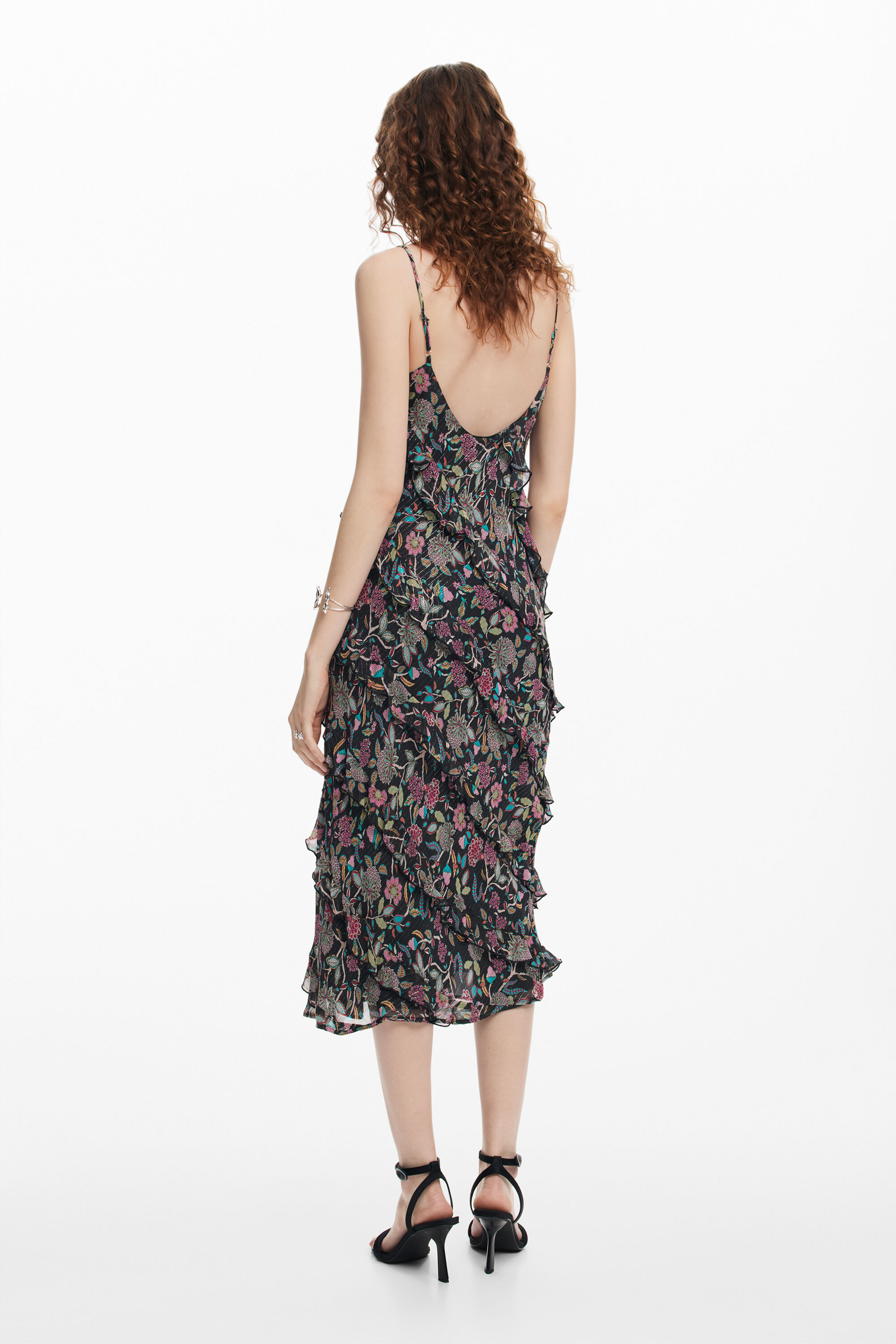 vestido midi com babados