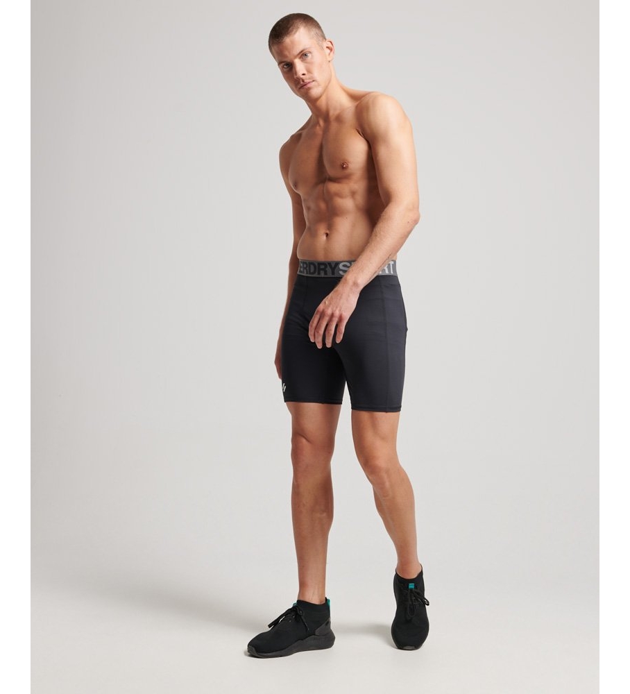 Superdry Short Ajustado Core negro
