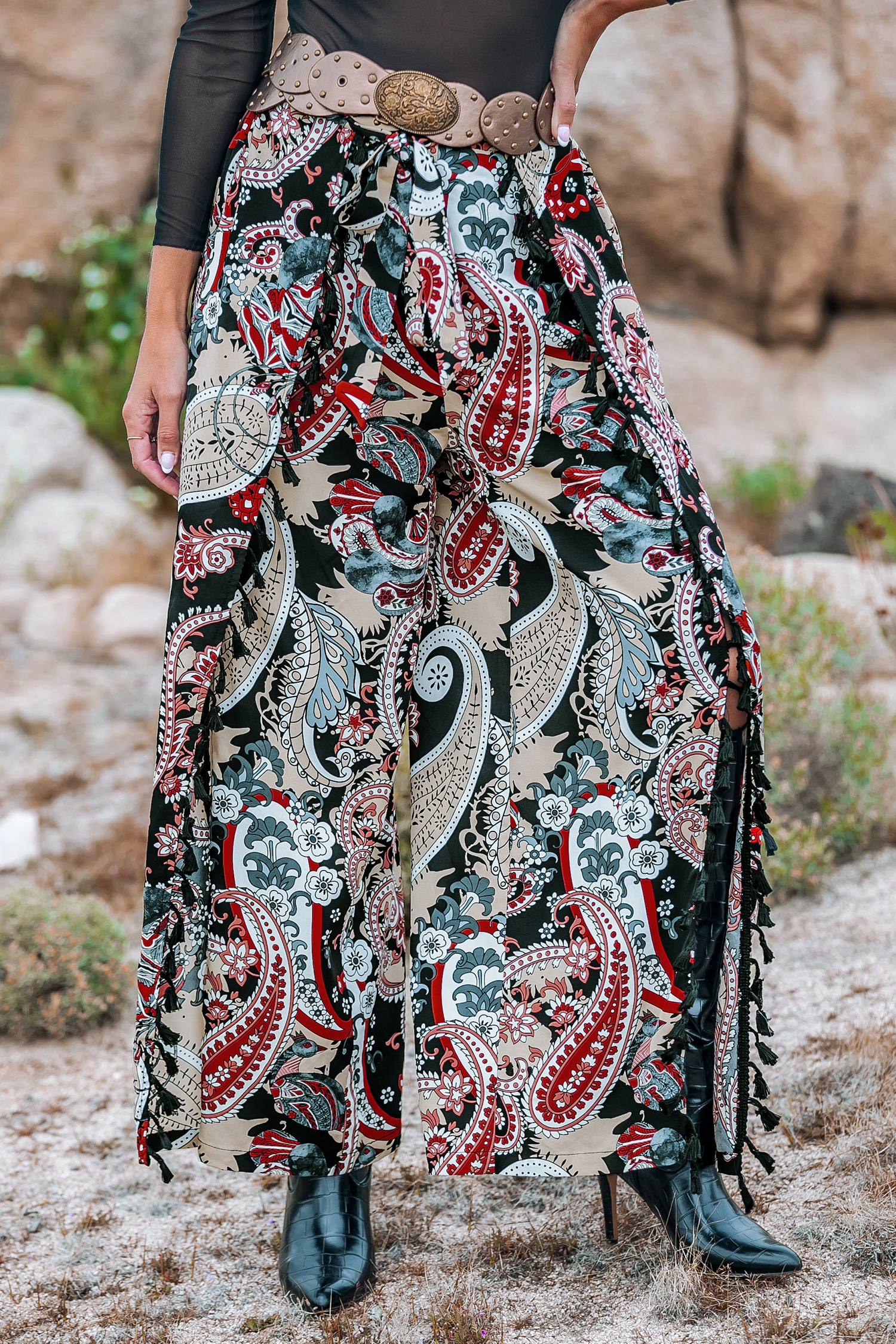 Pantalon à jambe large avec glands paisley