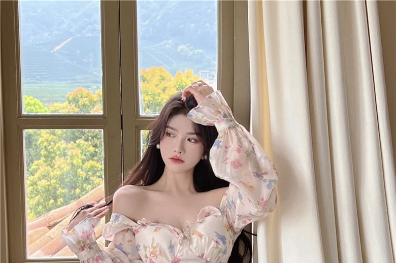 Alfie - A-lijn jurk met lange mouwen en off-shoulder bloemenprint
