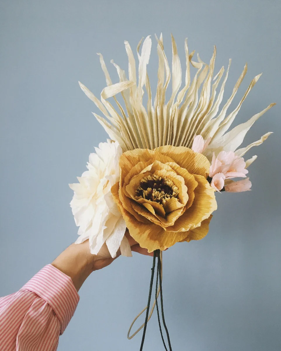 Studio About  Grand Dahlia papirblomst - sand