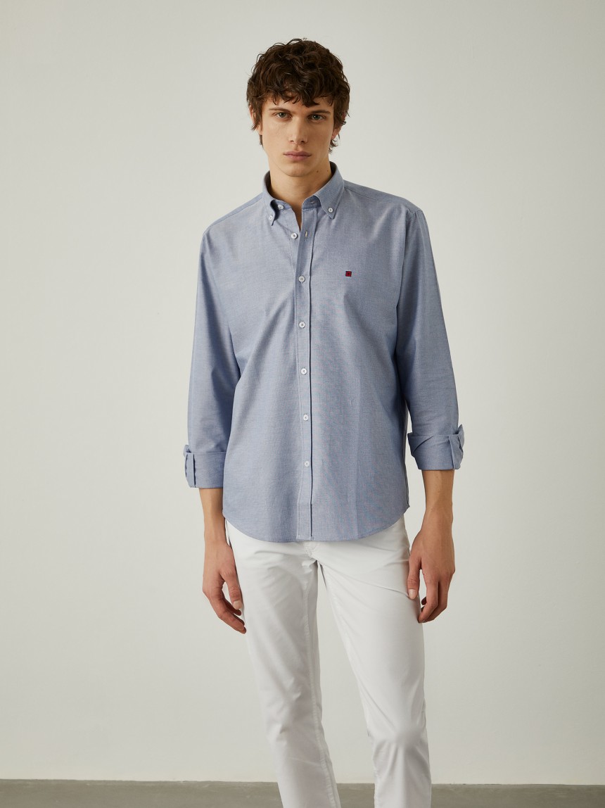 Camisa oxforf lisa regular fit