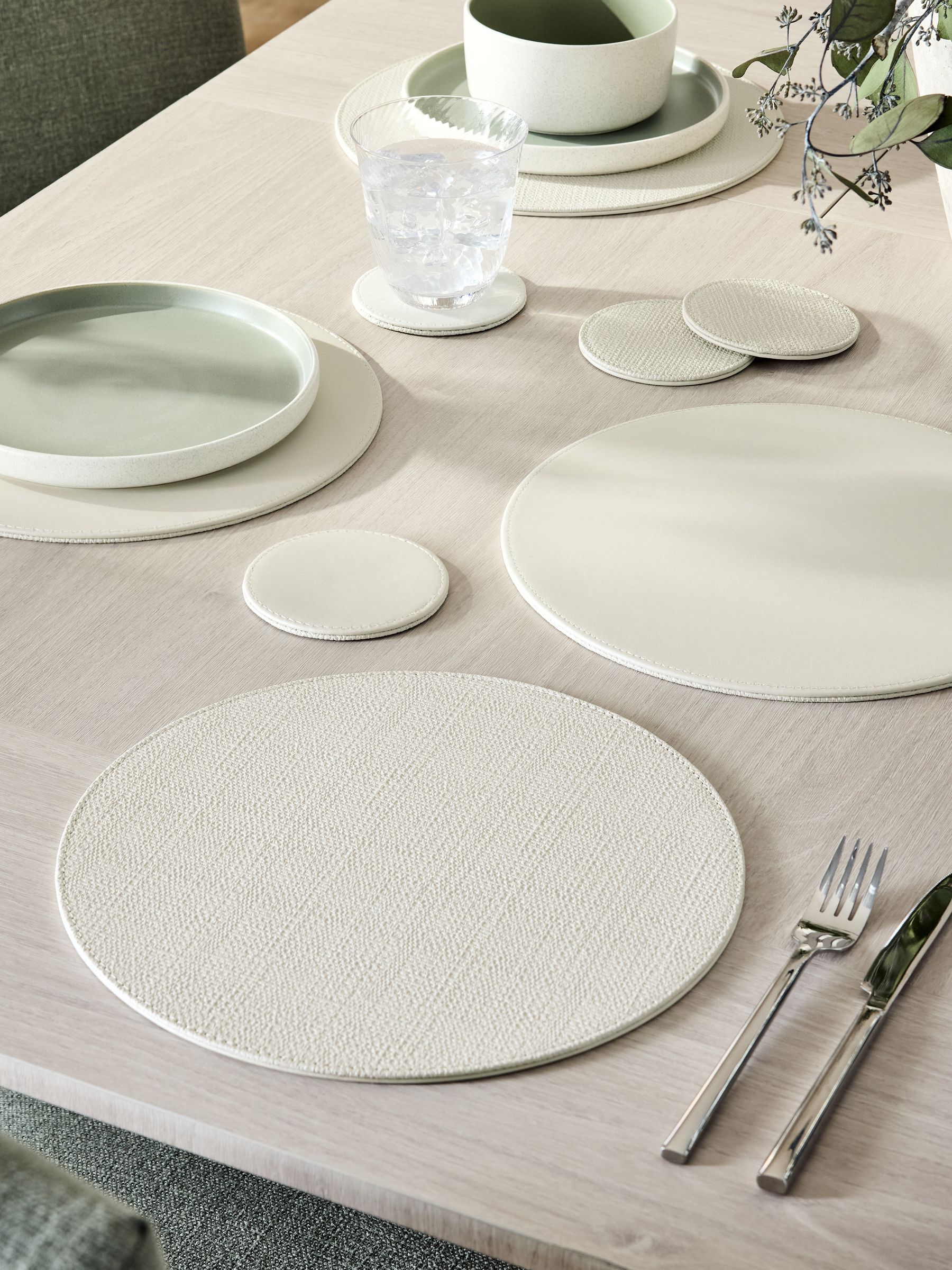 Set van 4 omkeerbare placemats en onderzetters van imitatieleer