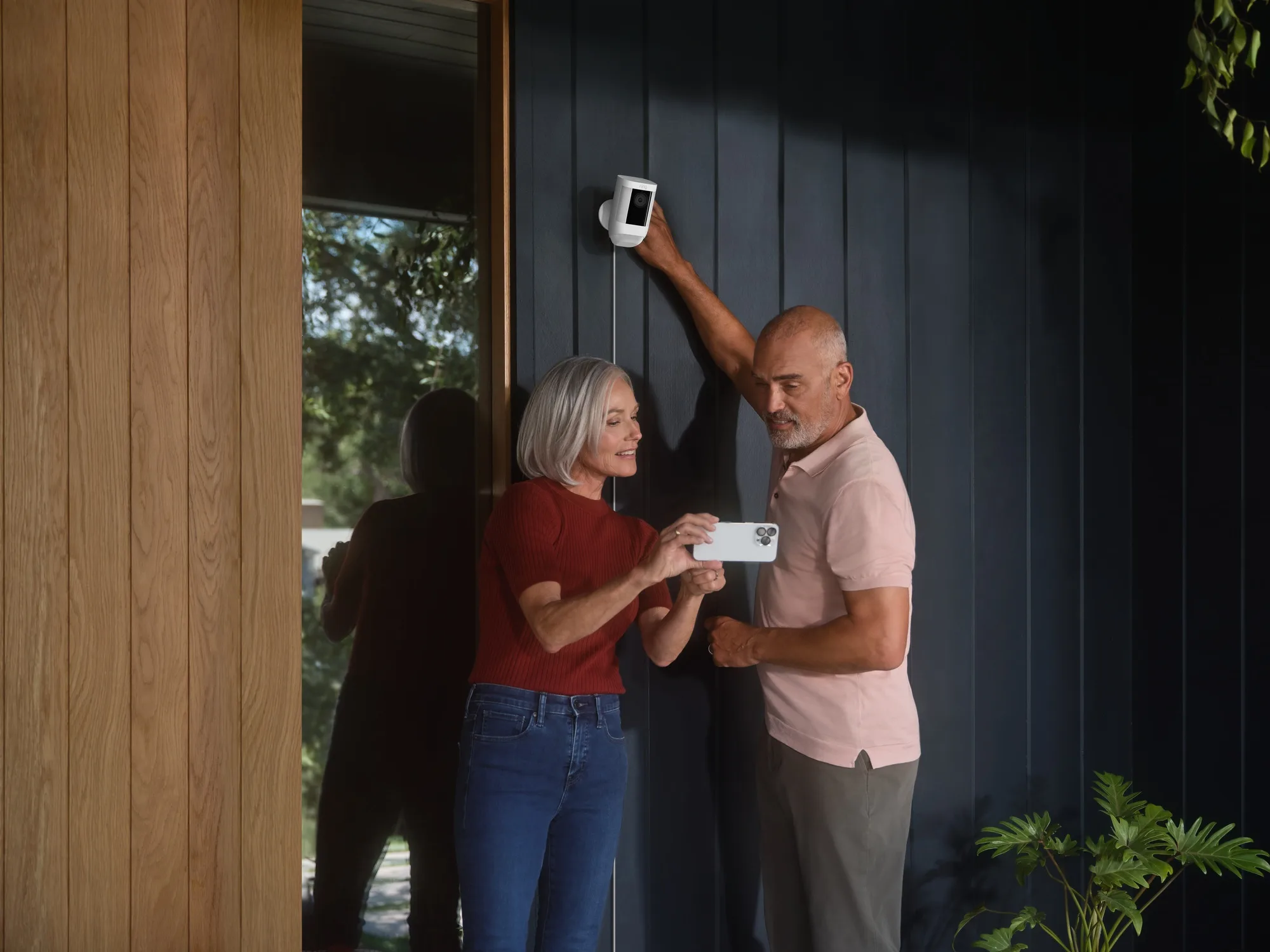 Ring Spotlight Cam Pro Plug-in Blanc Caméra de surveillance