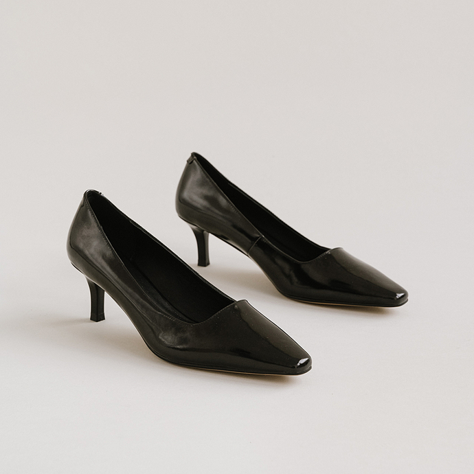 Escarpins à petits talons  en cuir glacé noir