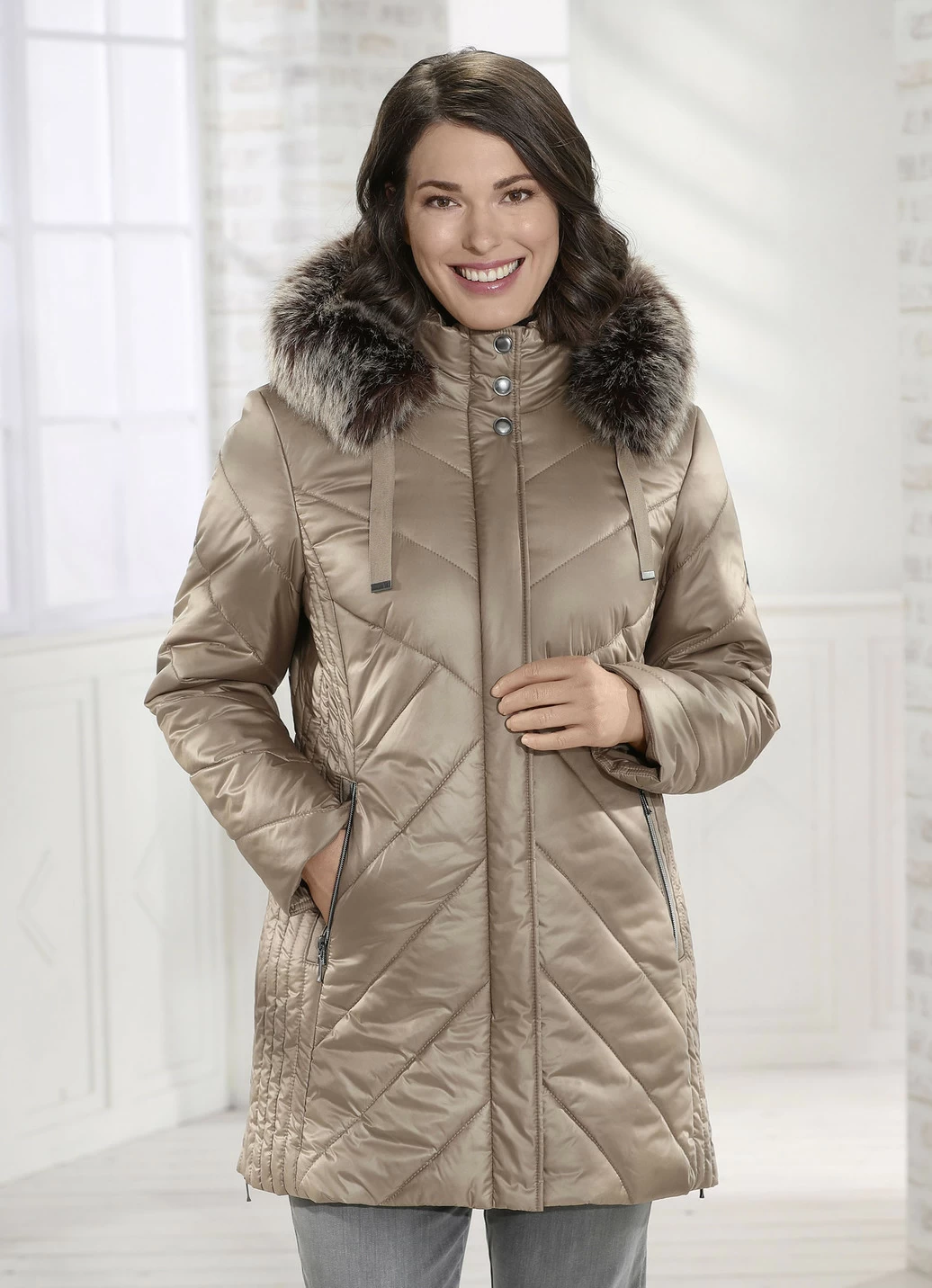 Jacke mit abnehmbarer Kapuze