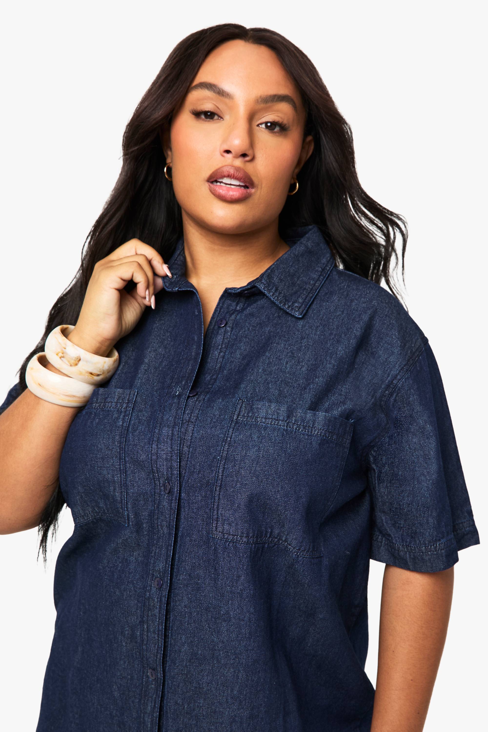 boohoo Plus Chemise en denim chambray à manches courtes Plus