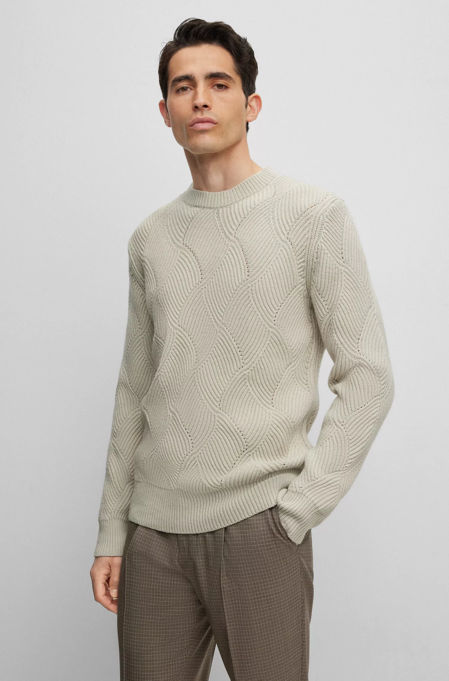 Suéter BOSS Camel de estrutura mista em lã virgem e cashmere.