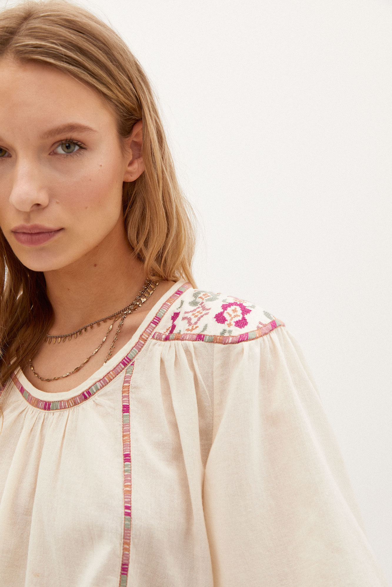 Soldados. Blusa de algodão bordada - Bege