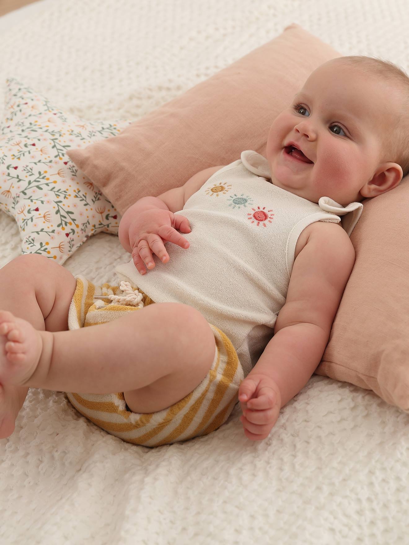 Conjunto de lã encaracolada para bebê: shorts e regata amarelo-claro