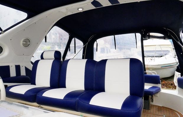 Motorboot fahren in Düsseldorf bei mydays als Geschenkidee