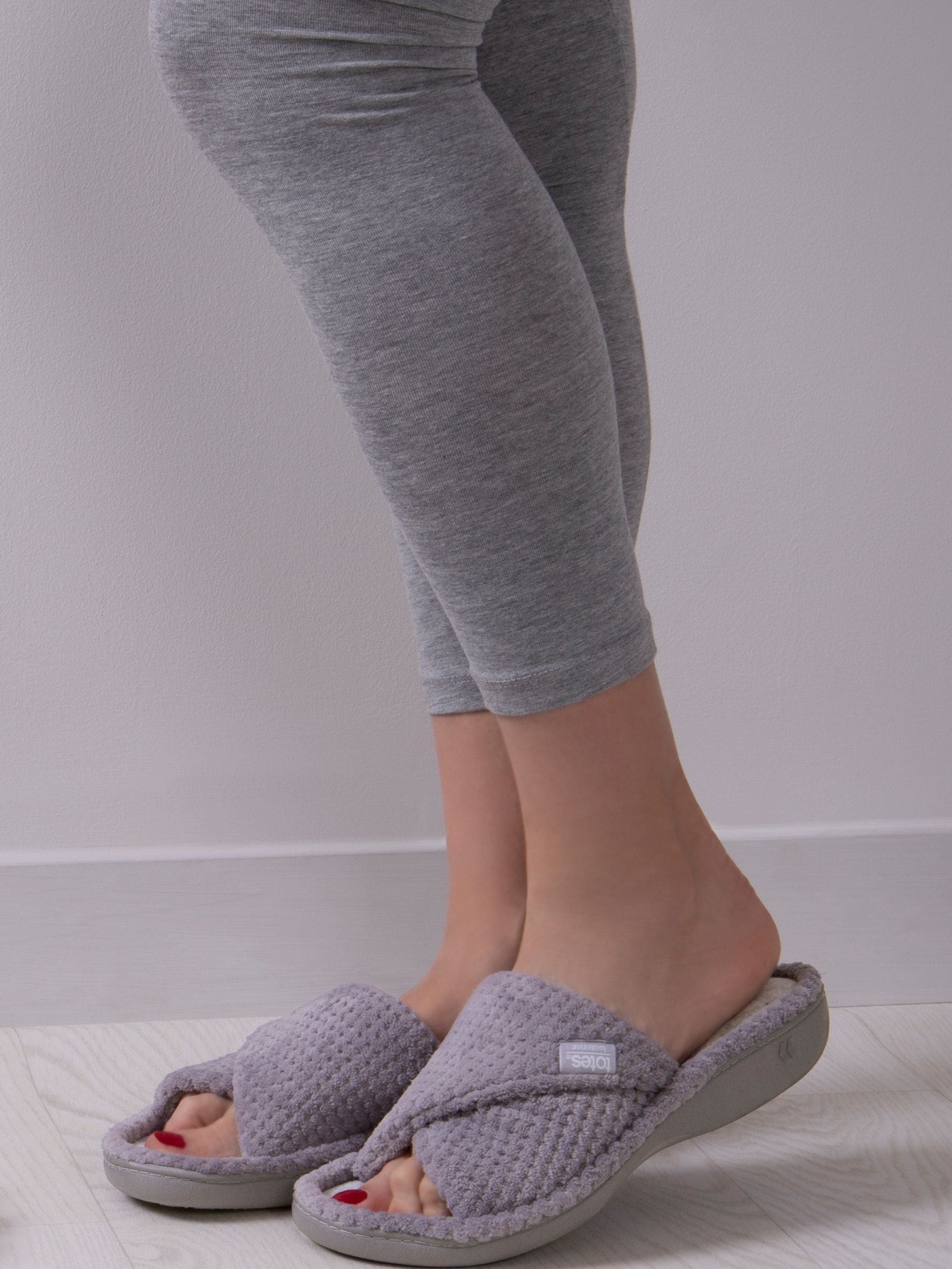Grijs - Totes - Isotoner Popcorn Turnover pantoffels met open neus voor dames