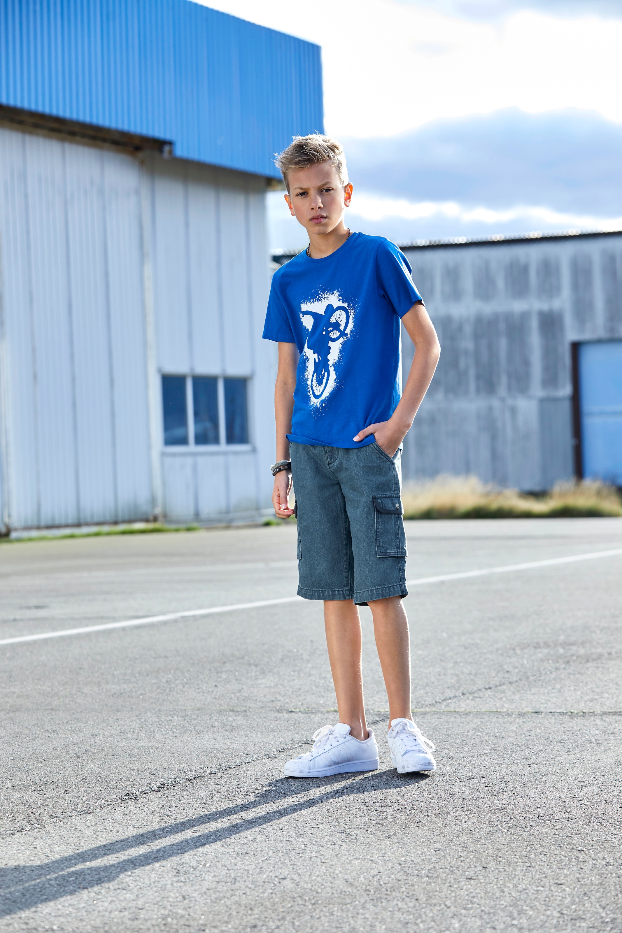 KIDSWORLD T-Shirt »Mit lässigem Druck: BIKER«, Kurzarm,  bedruckt,  Rundhalsausschnitt,  aus Baumwolle