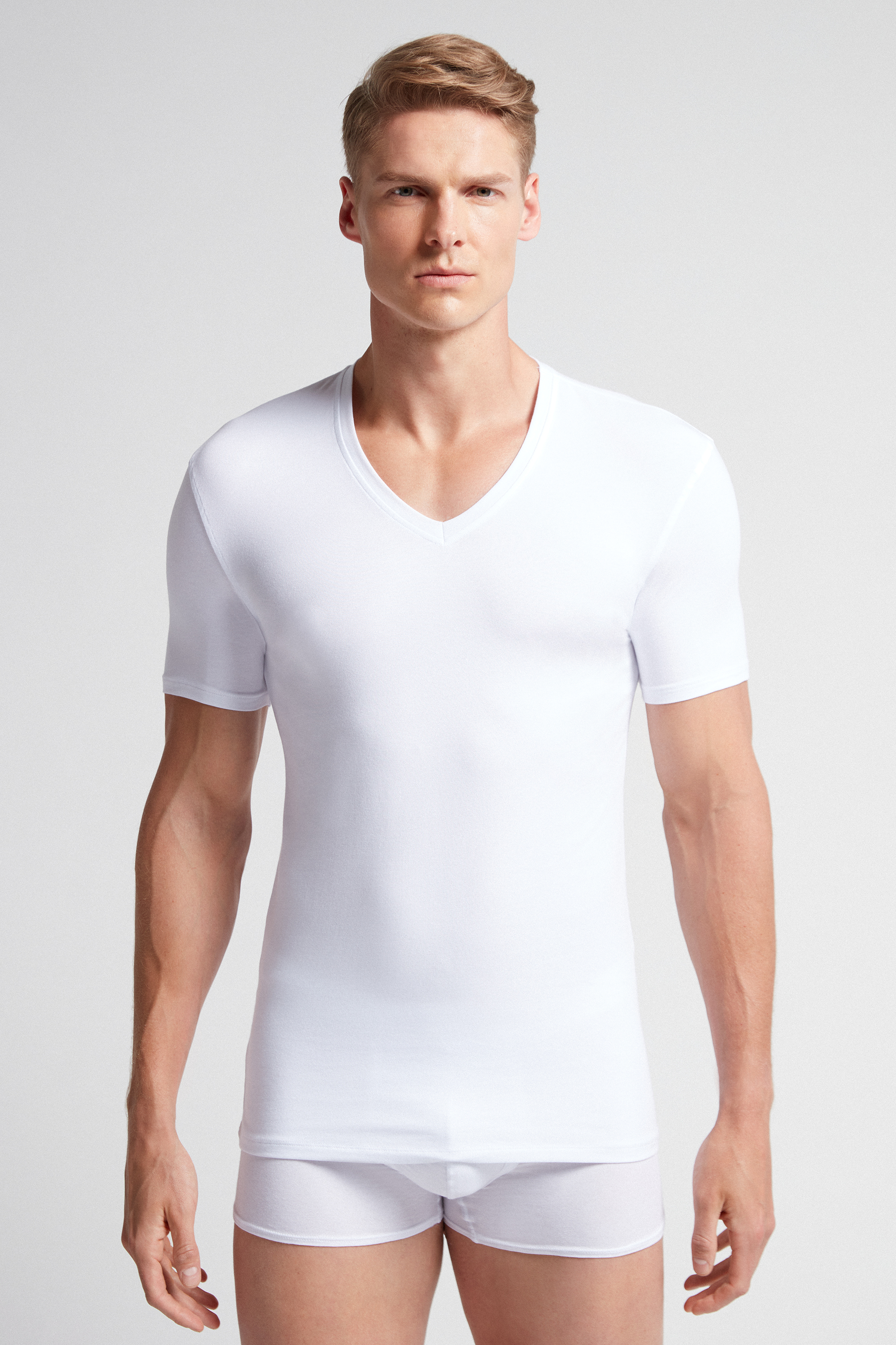 Camiseta de algodão elástico Supima® com decote em V