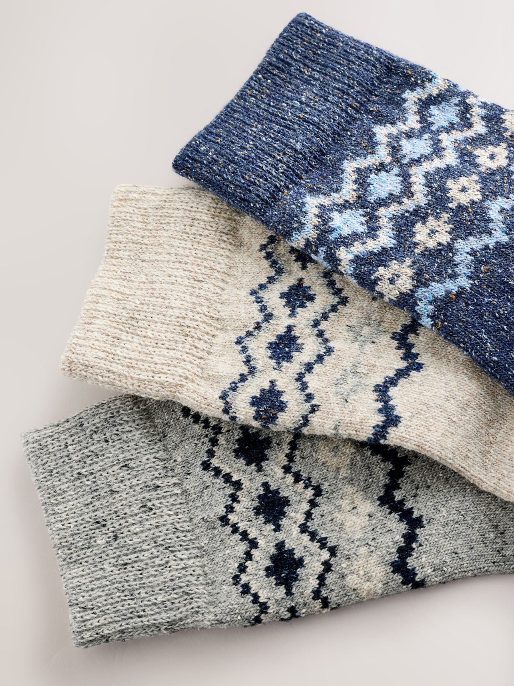 Blauw met fairislemotief - Thermische enkelsokken van wol-zijdemix verpakking van 3