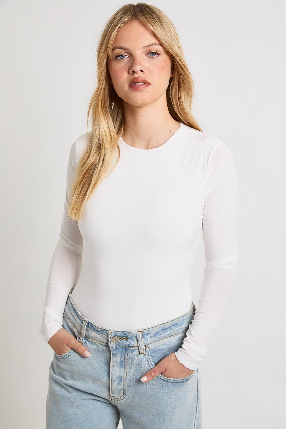 boohoo Body Petite À Manches Longues Et Col Rond En Tissu Slinky Double Épaisseur