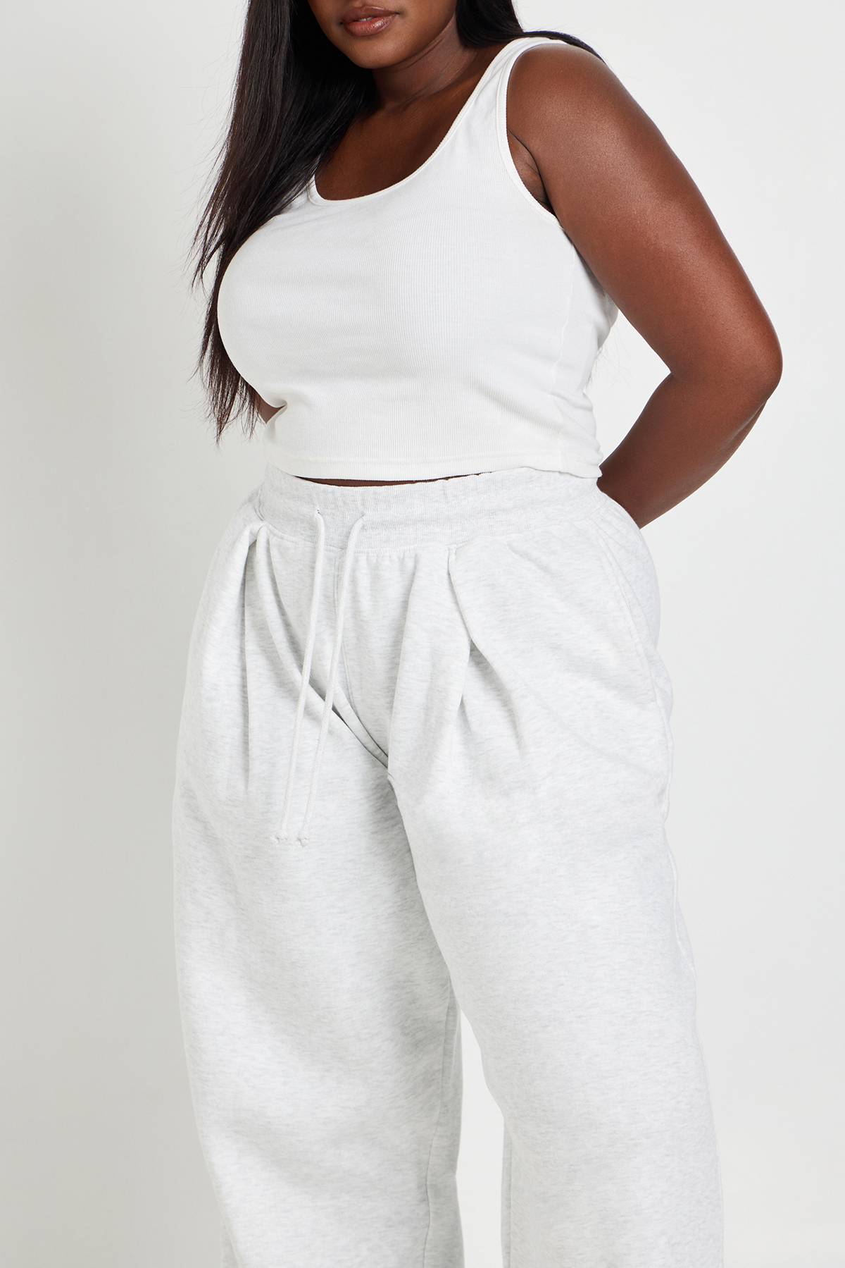 boohoo Jogging Grande Taille À Jambes Larges Avec Plis Piqués