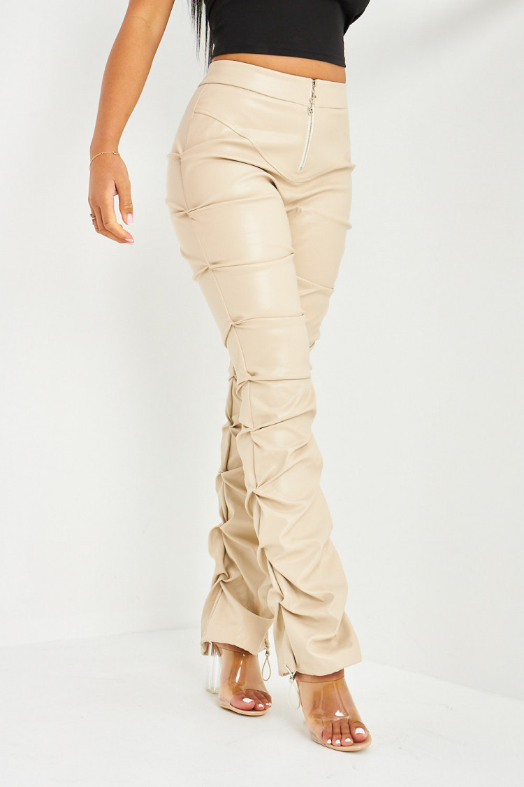Pantalon froncé en simili cuir ivoire