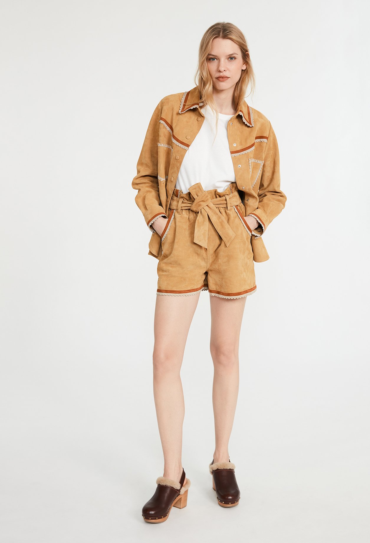 Short cuir