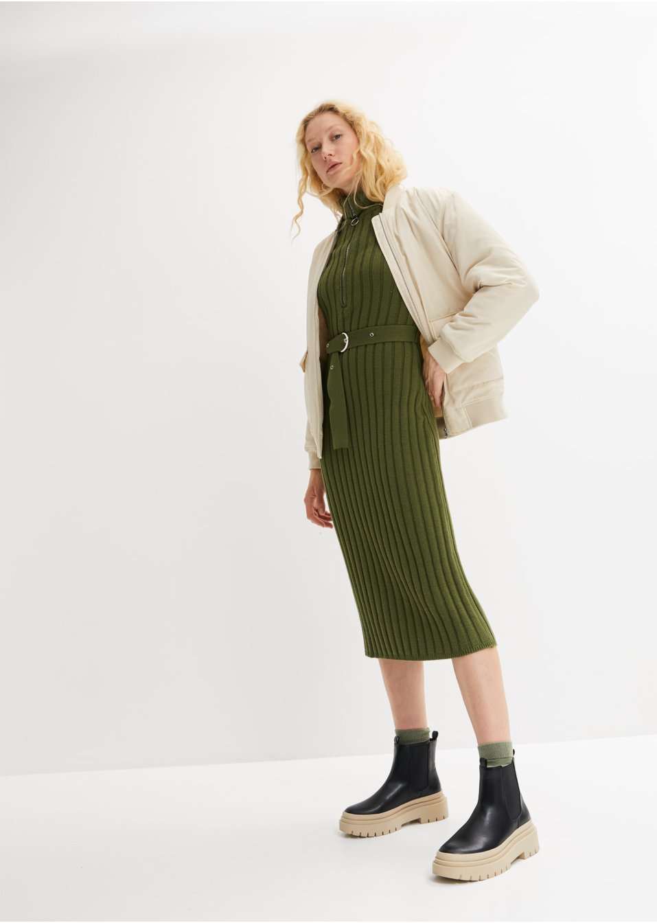 Robe en maille côtelée avec col camionneur