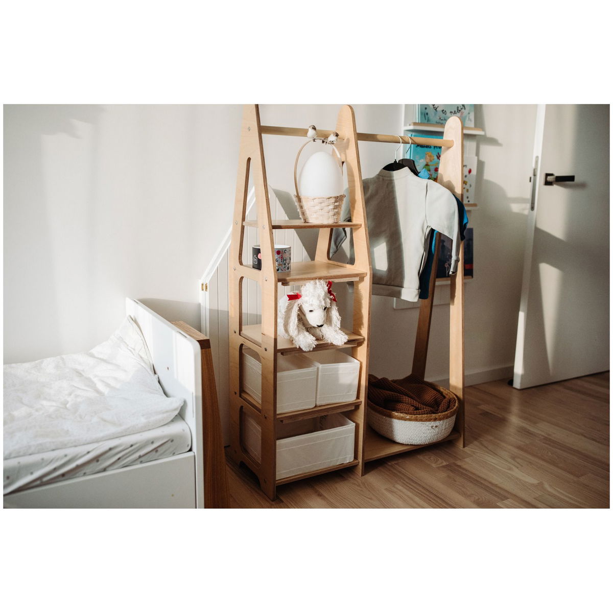 Duck WoodworksDuck Woodworks   Kindergarderobe mit Tablaren natural