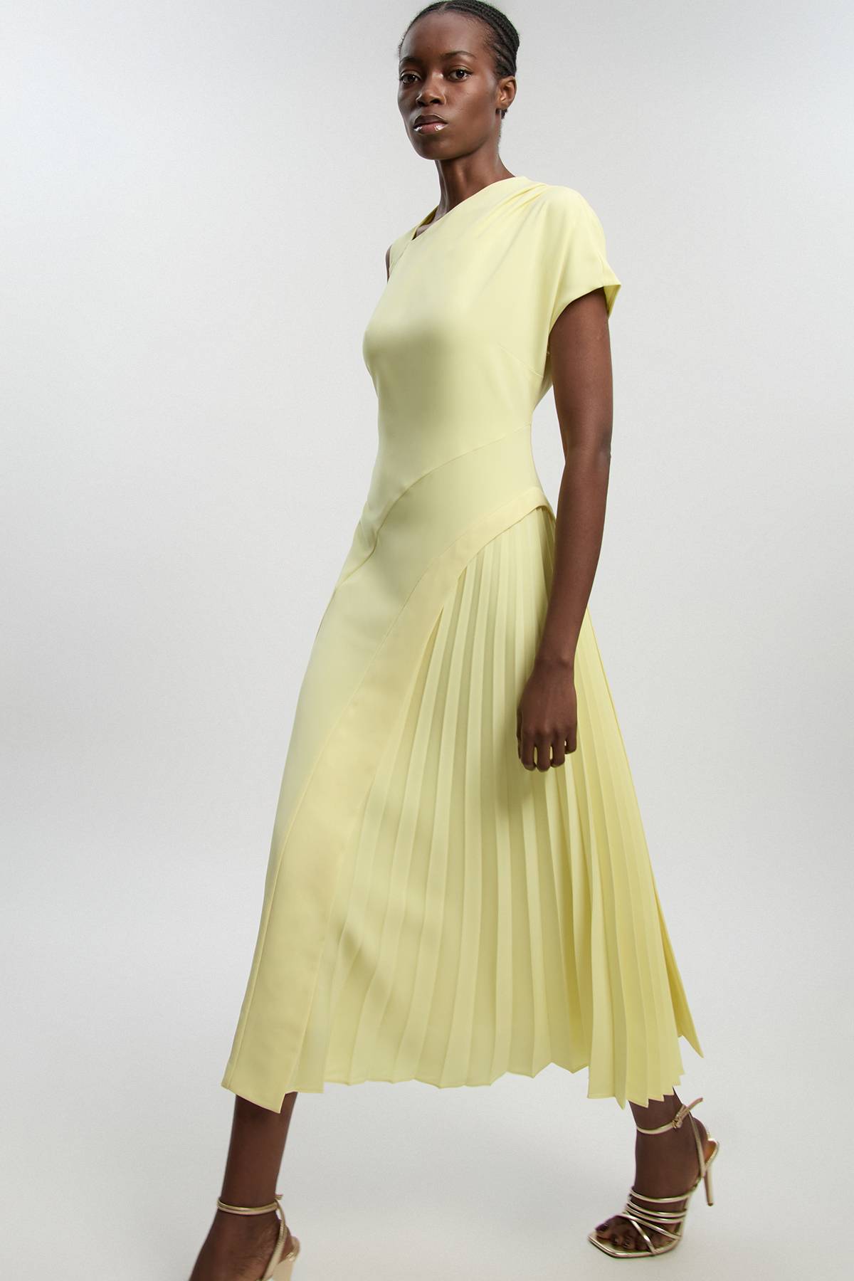 KarenMillen Robe Midi Plissée À Col Montant Coupe Ajustée Fluide