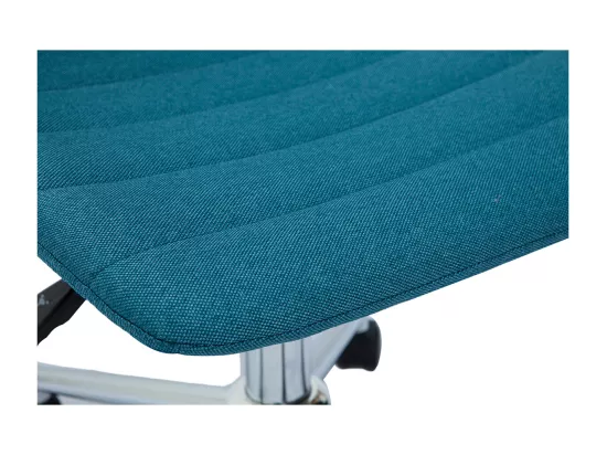 Chaise de bureau à roulettes design en tissu bleu canard et acier chromé SAURY