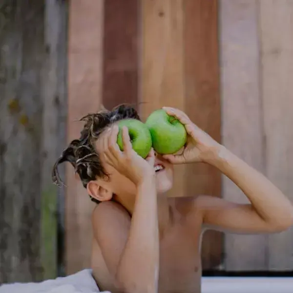 Shampoo Suavizante Kapidoux Dermo para Cabelo Infantil Toofruit com Maçã e Amêndoa Orgânicas 200ml