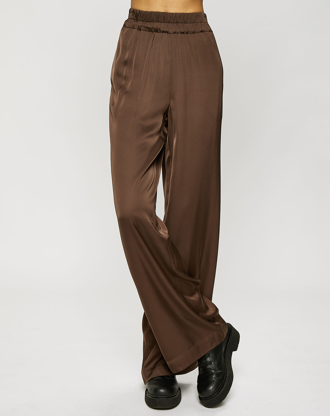 Esprit Pantalon en satin fluide à jambes larges marron