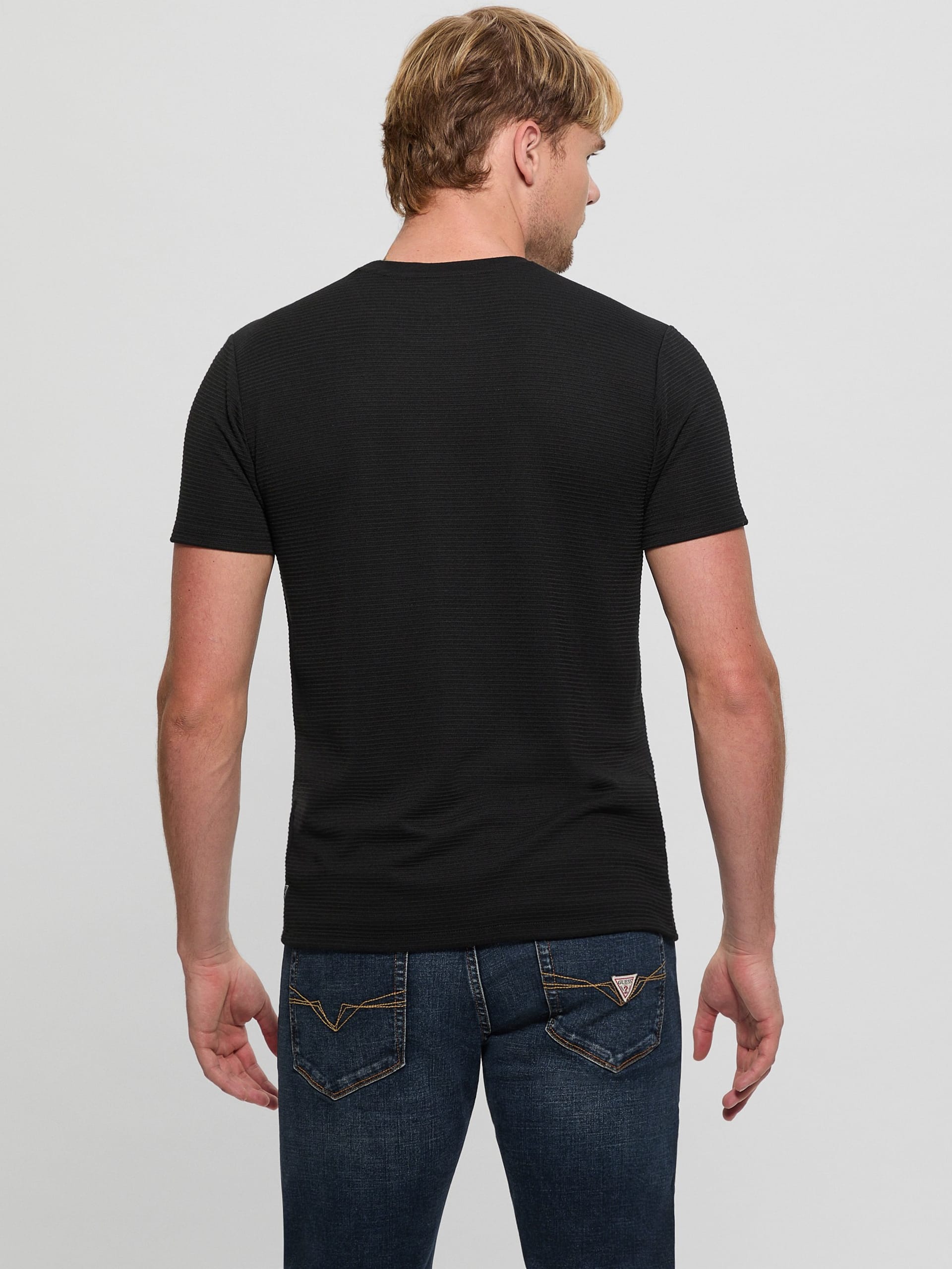 Camiseta com listras texturizadas