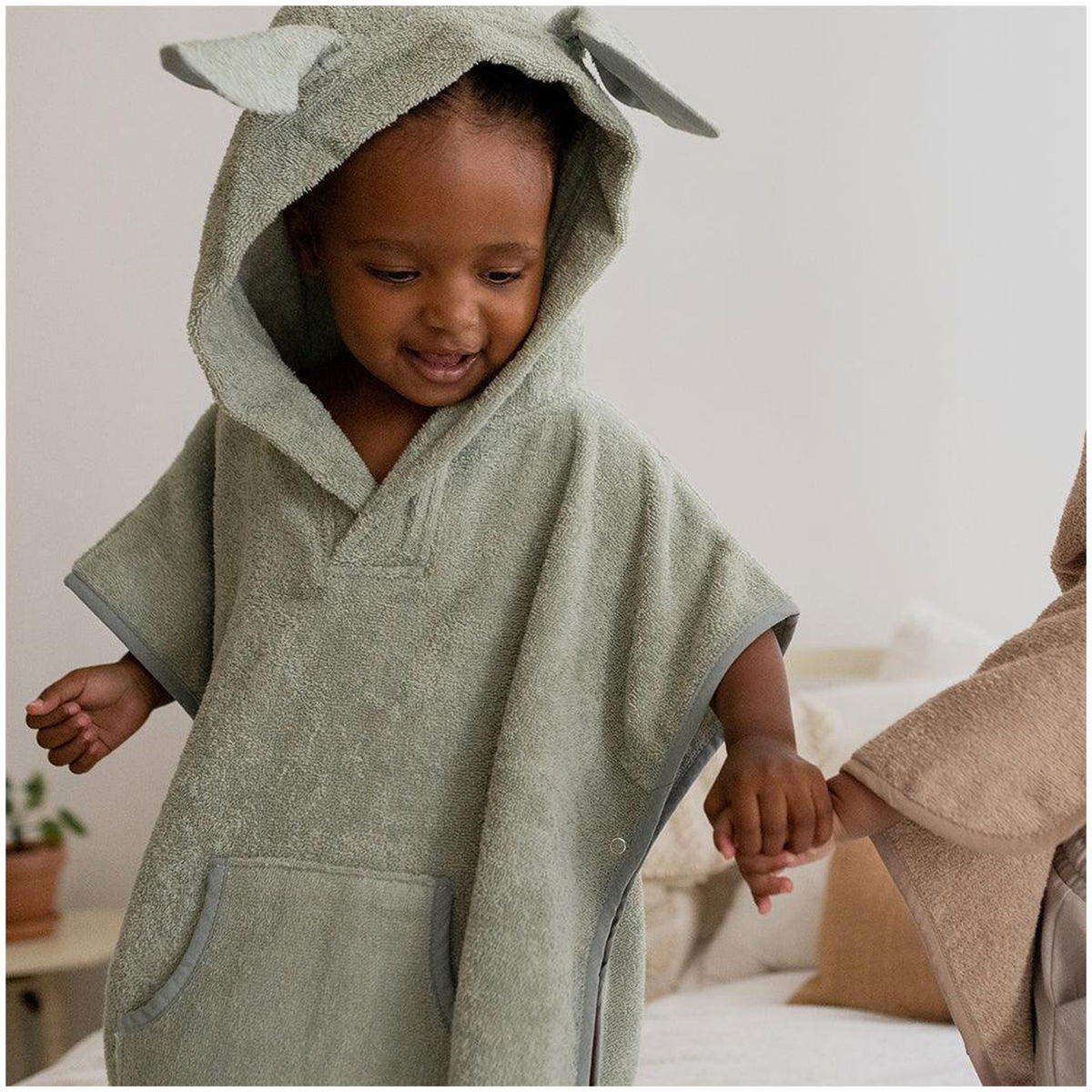 BIBSBIBS   Kangaroo Poncho sage