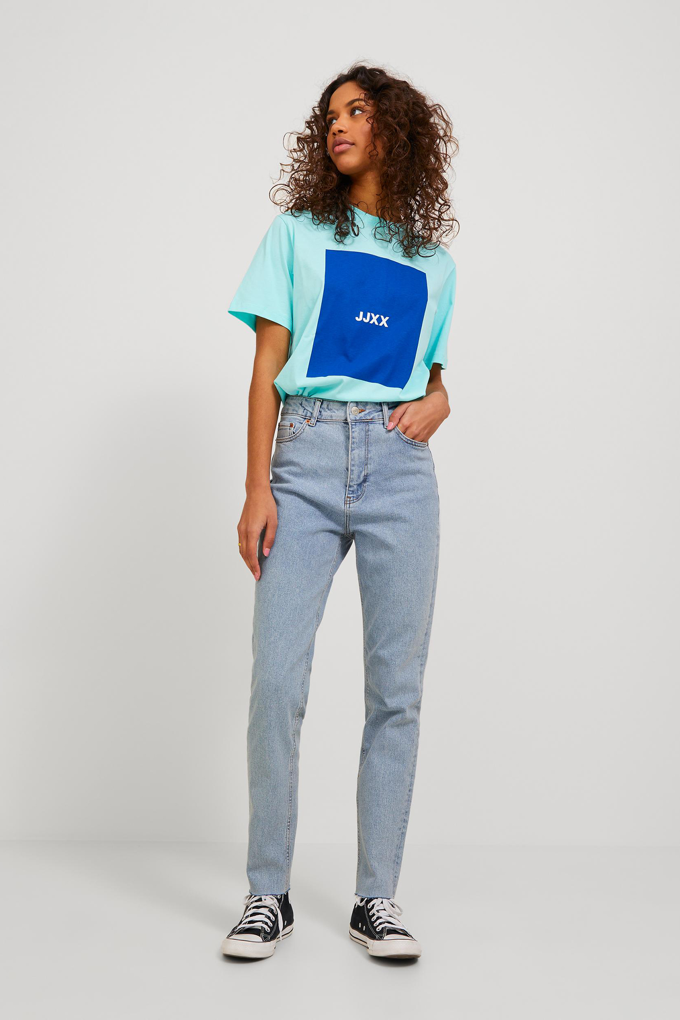 calça jeans de corte justo