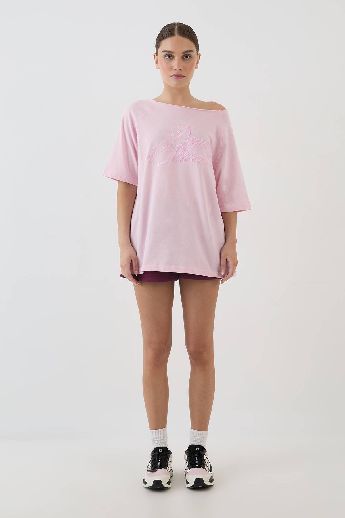 T-shirt À Épaules Dénudées Avec Inscription Contrastée Dsgn Studio