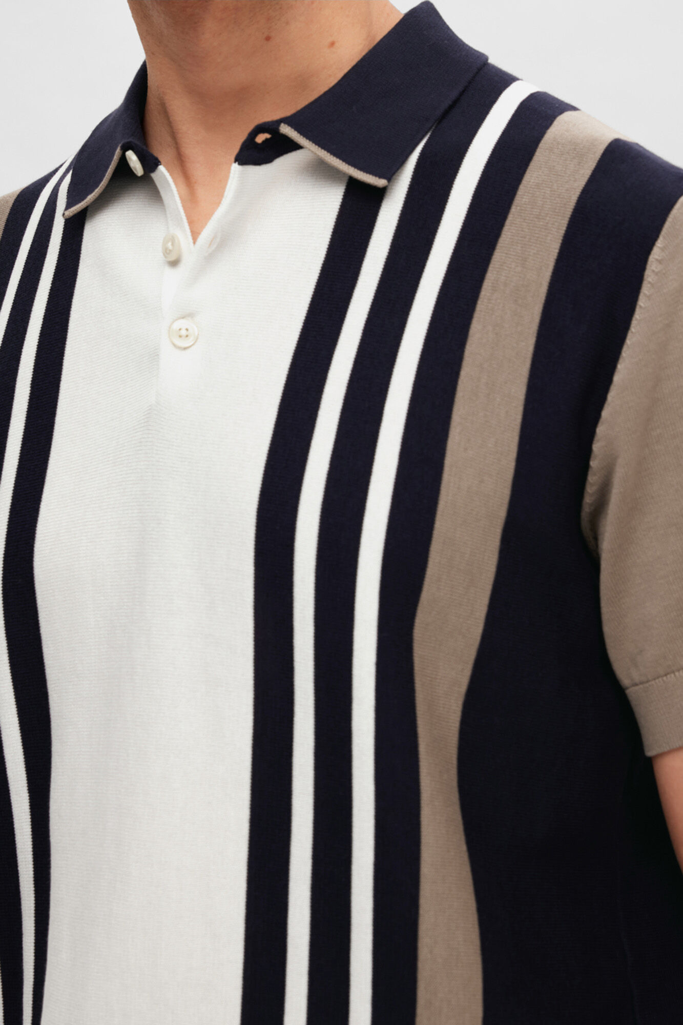 Camisa polo de manga curta em malha de algodão orgânico. - Cáqui