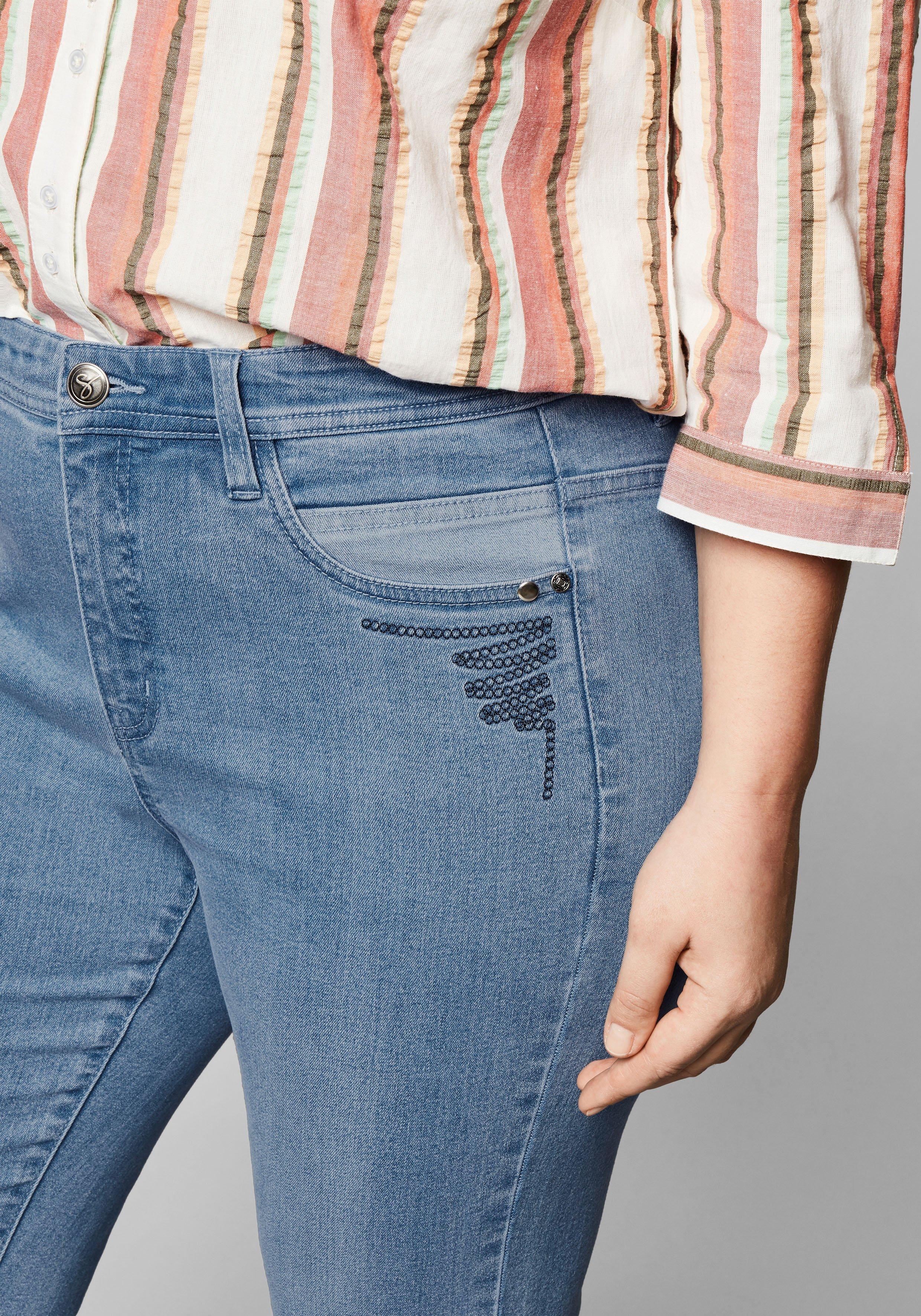 Skinny Jeans in 7/8-Länge, mit Stickerei vorn