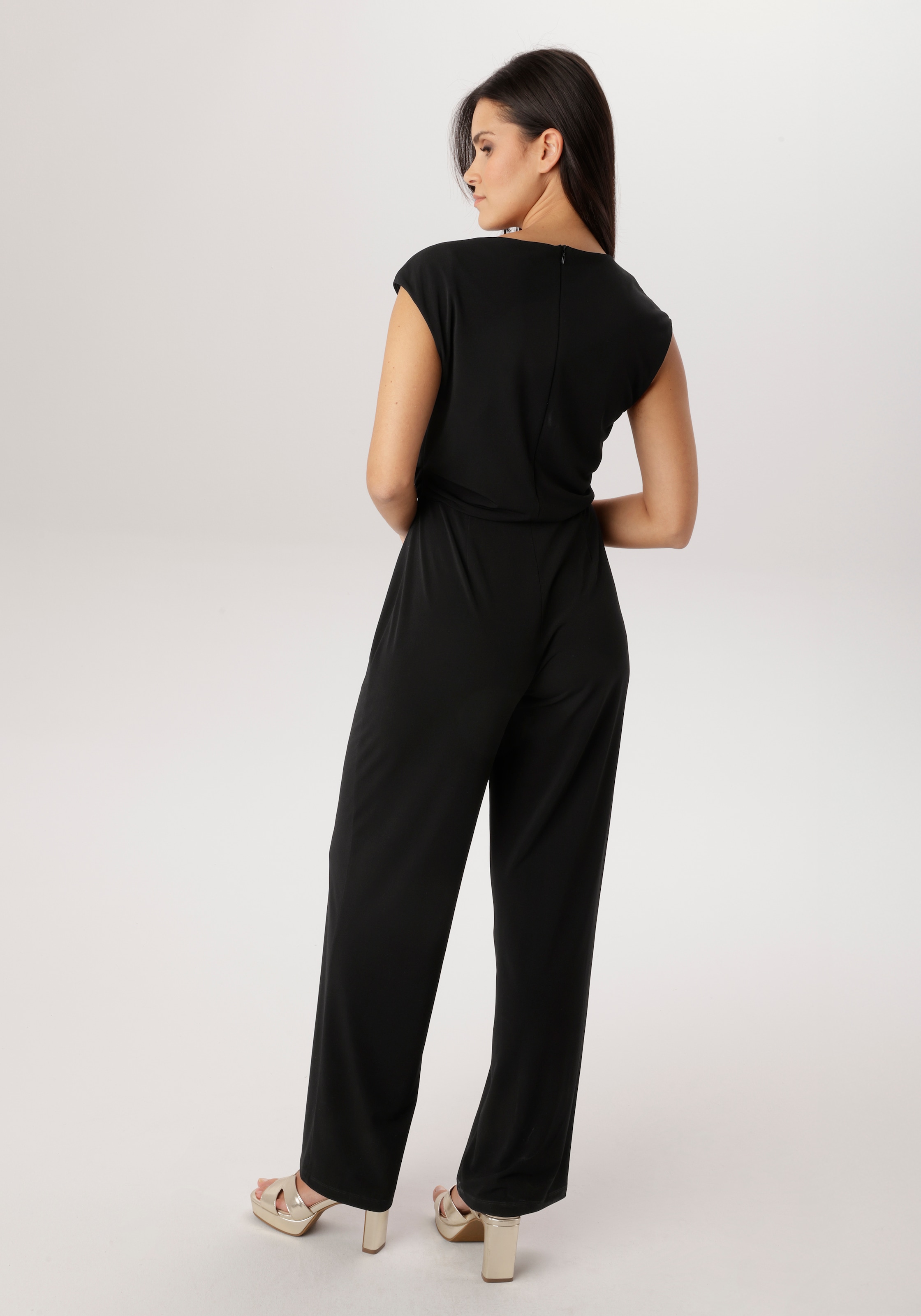 Aniston SELECTED Jumpsuit mit überlappenden, gefütterten Oberteil - NEUE KOLLEKTION