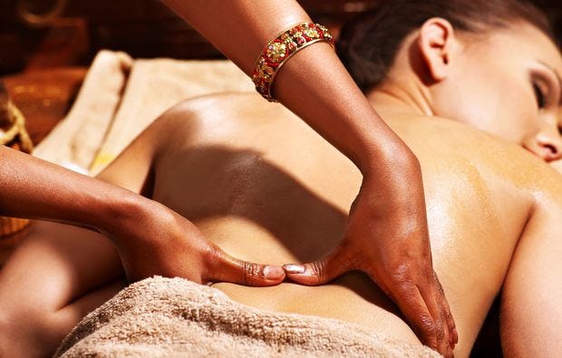 Ayurvedische Ganzkörpermassage als Geschenk