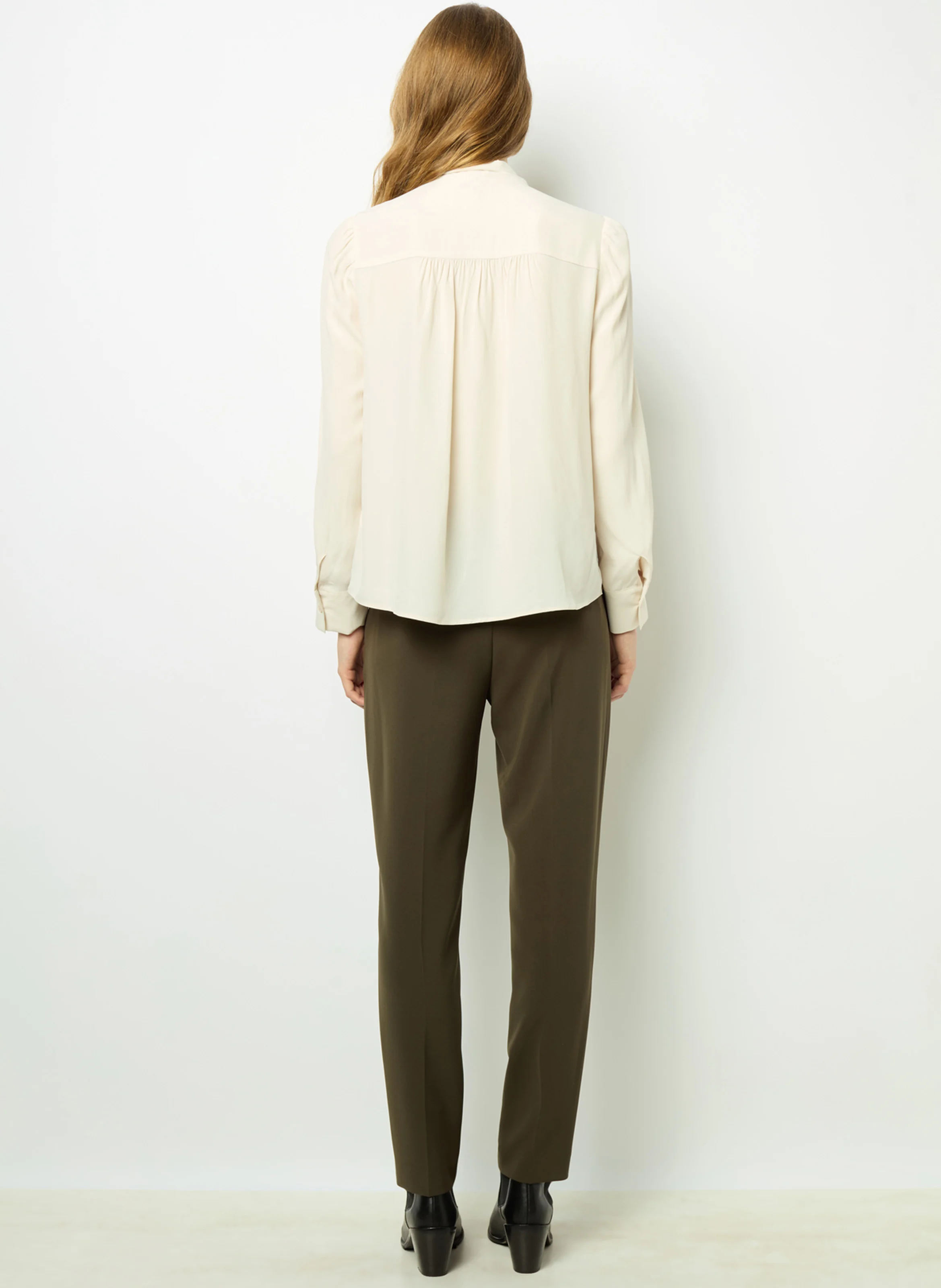 BELPHINE - Chemise col lavallière droite satinée | Beige