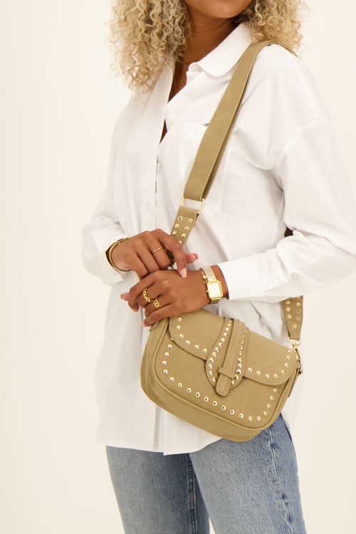 Beige schoudertas met goudkleurige studs