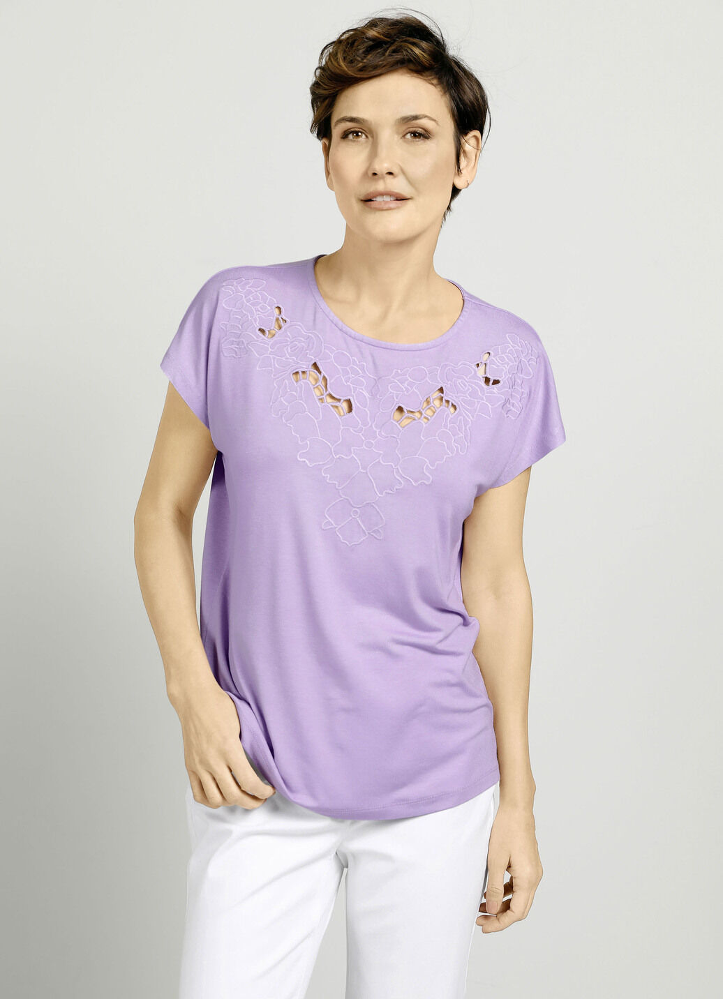 Shirt mit modischen Cut-Outs