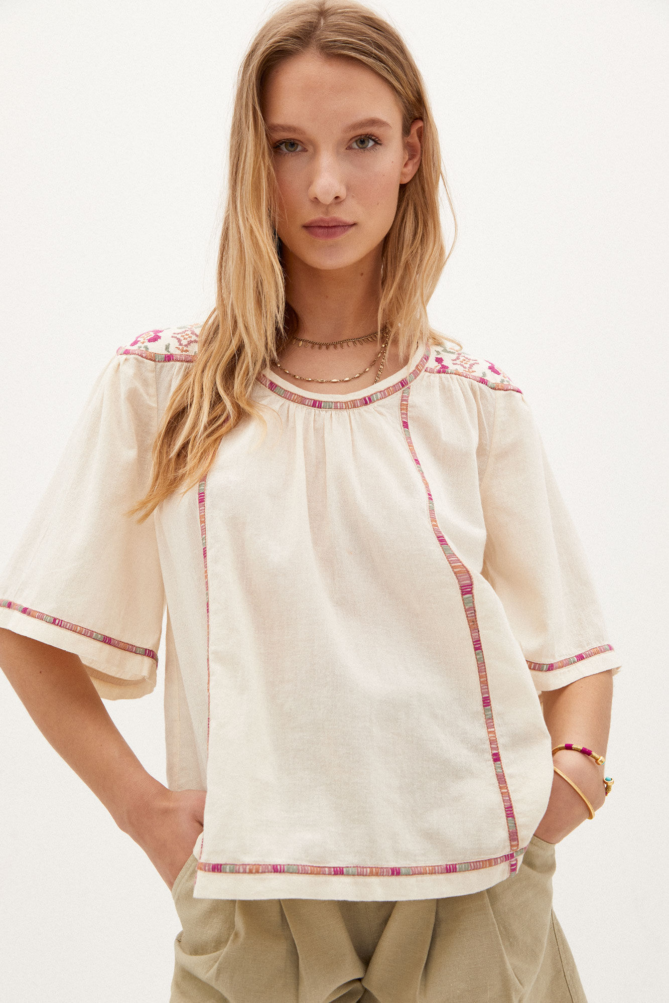 Soldados. Blusa de algodão bordada - Bege