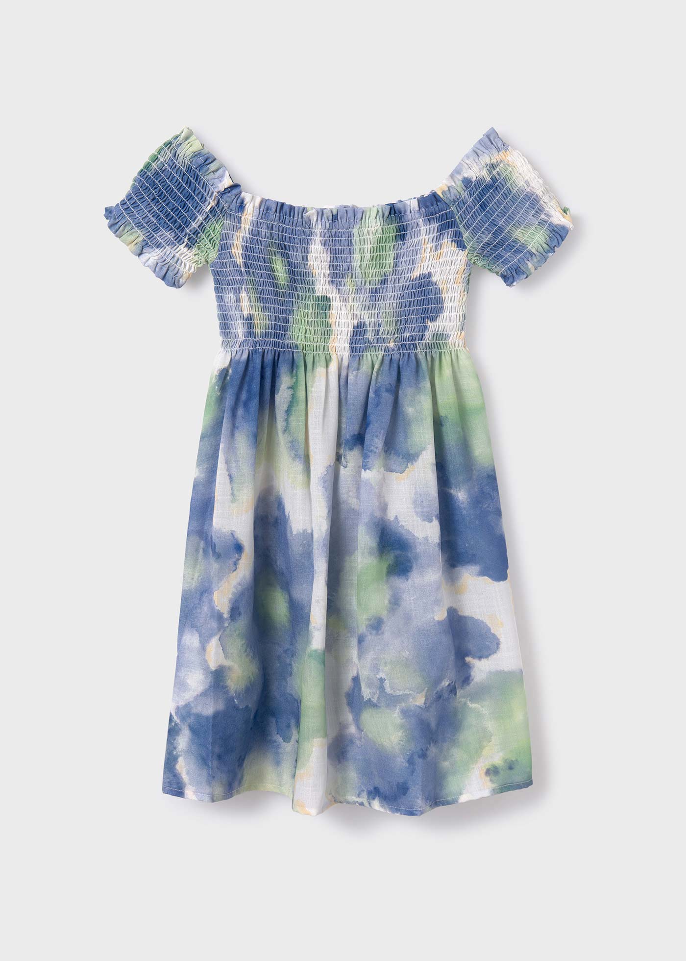 Vestido infantil com estampa de bolinhas e detalhes franzidos.