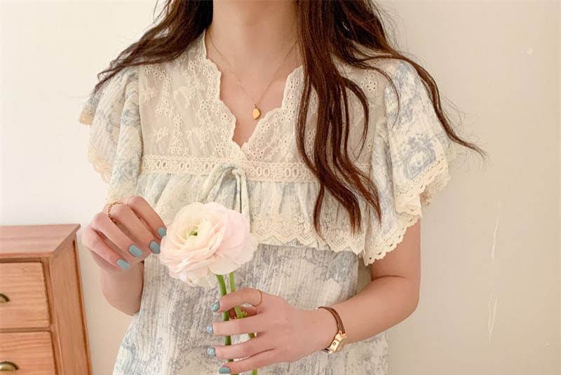 Sadelle - Pyjamajurk met korte mouwen en kantversiering / Pyjamatop met ruches / Shorts / Set