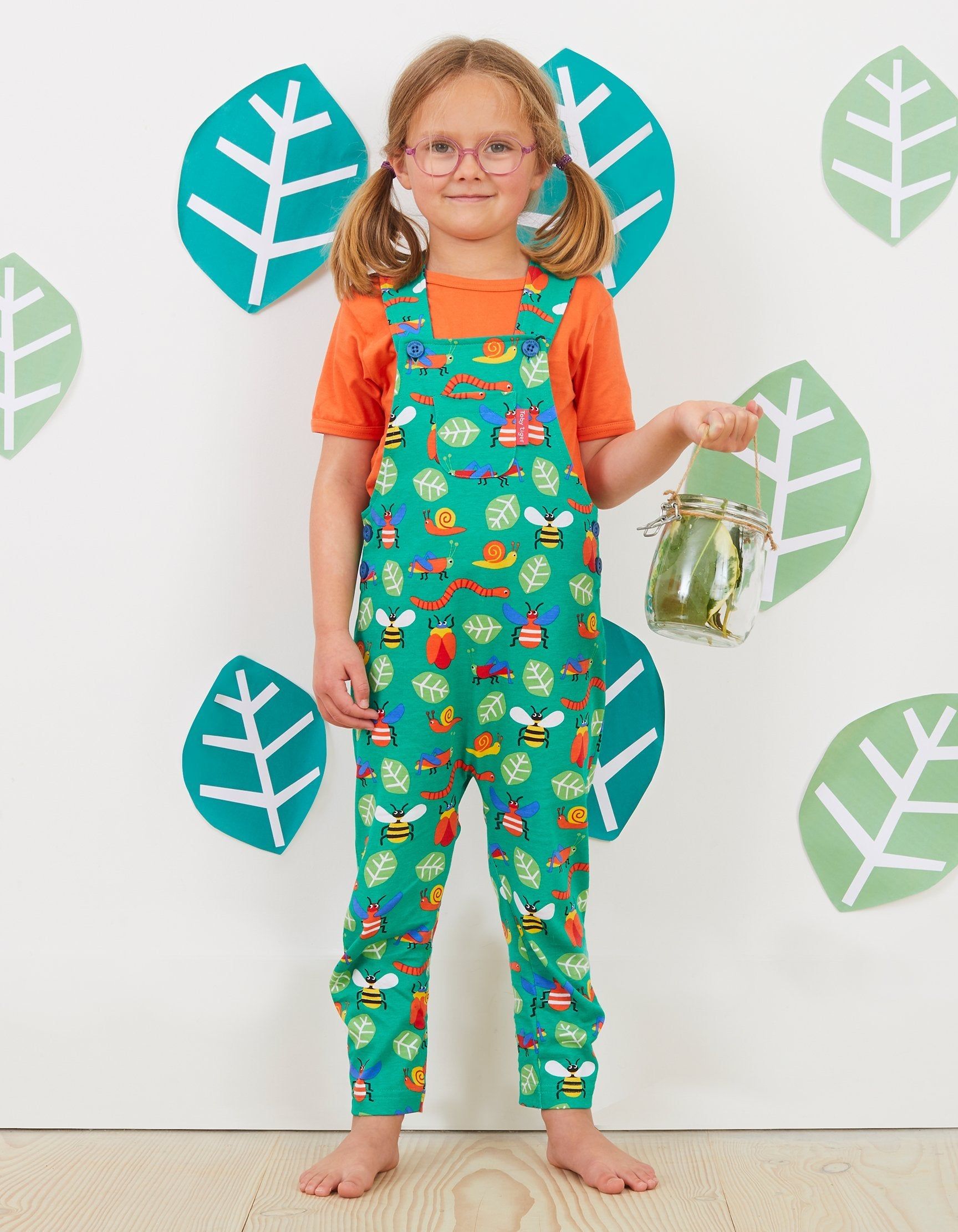 Toby Tiger Latzhose mit Insekten Print