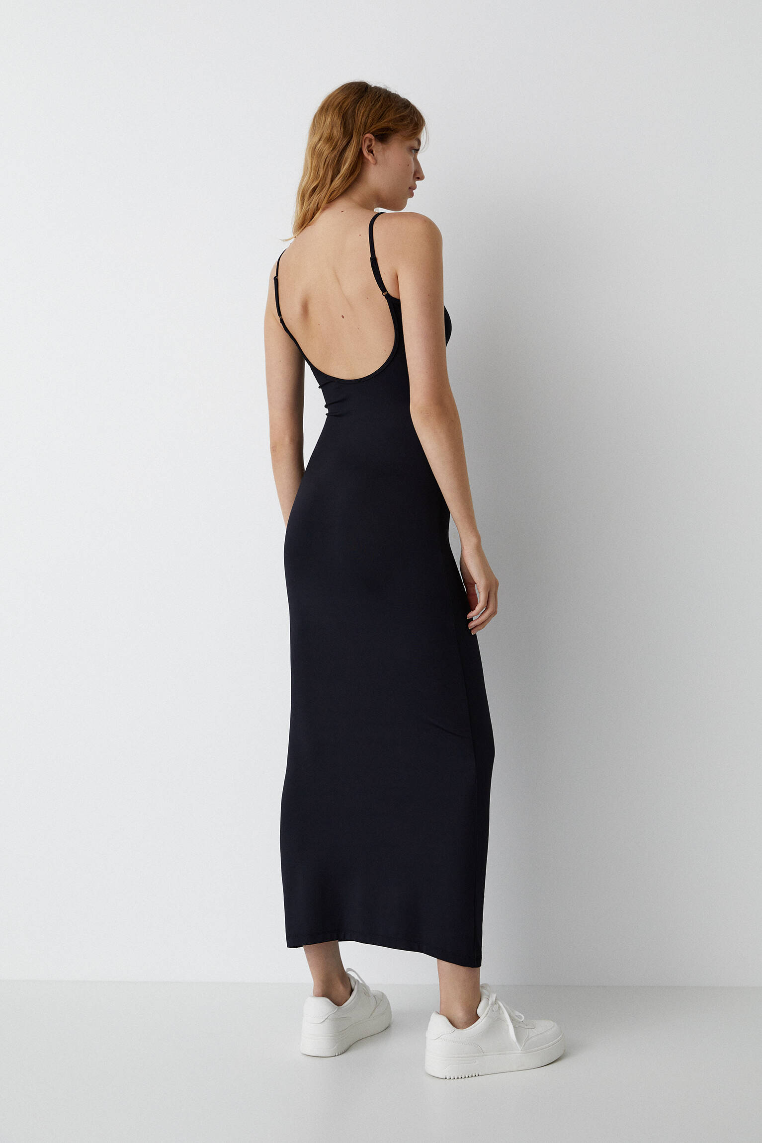 VESTIDO LONGO COM ALÇAS FINAS - PRETO