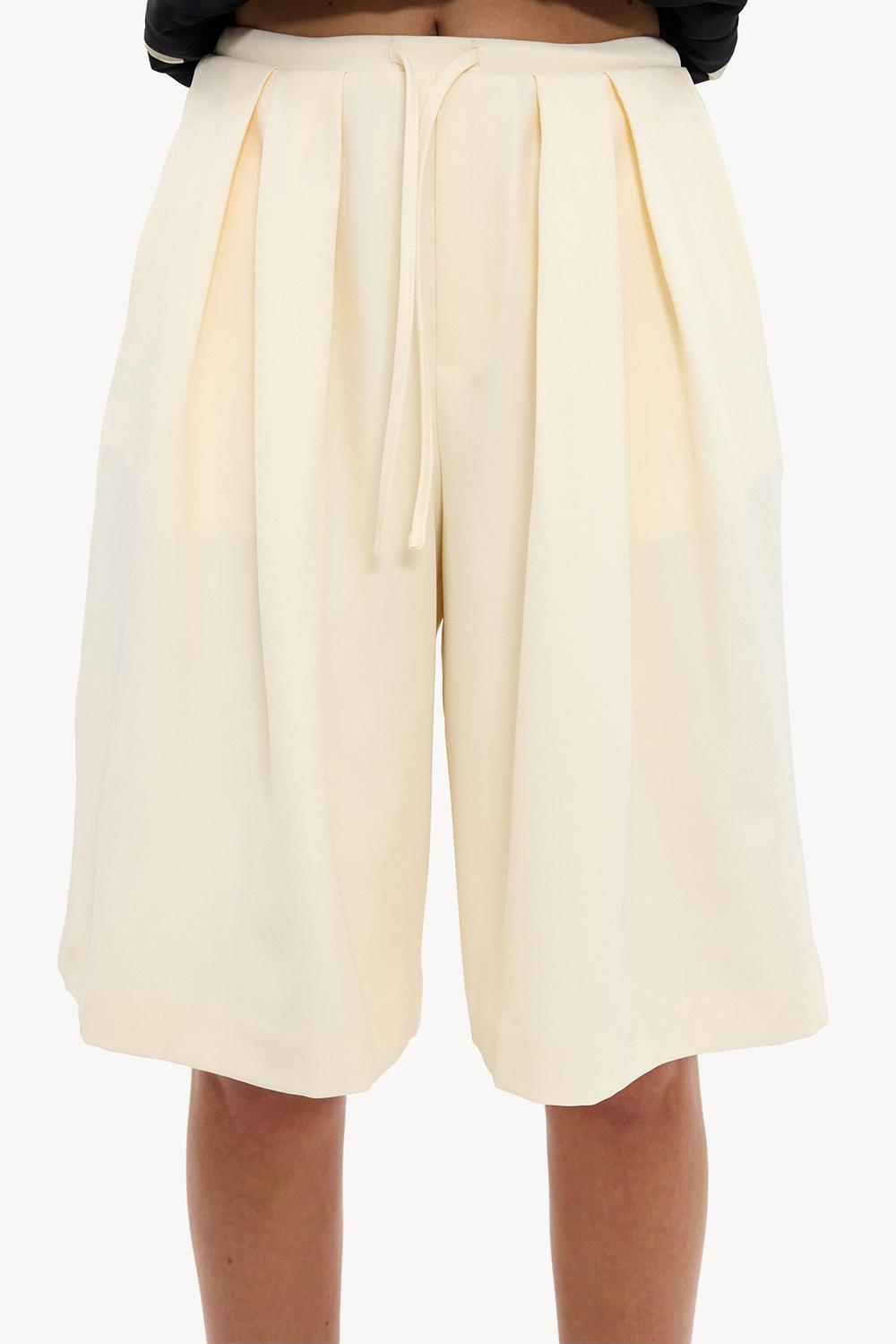 TEMPTING DISTRACTION - OFFWHITE